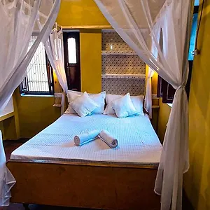 Ilika 5*, Benares India